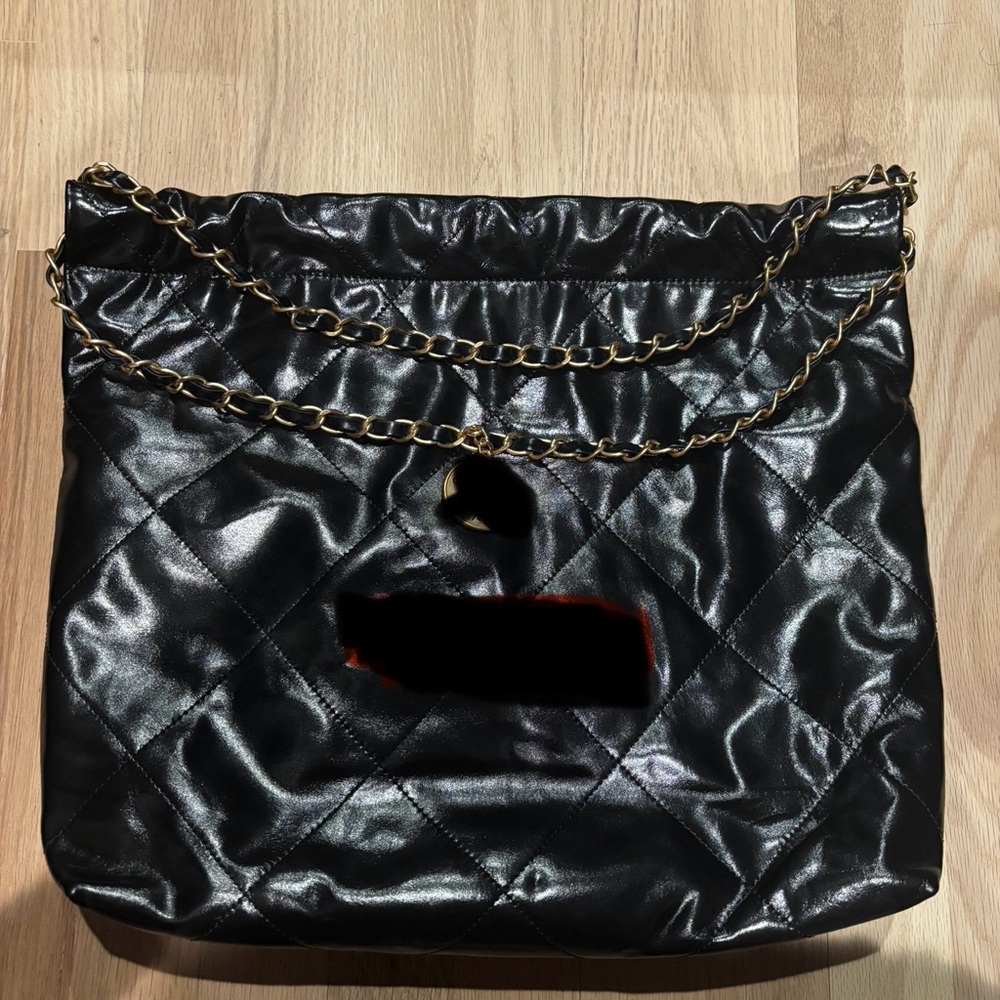 22 shiny black quilted calfskin leather bag - black